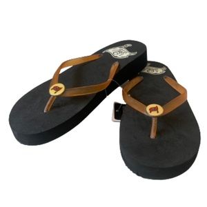 NEW Forever Collectibles NFL Tampa Bay Buccaneers Flip Flop / Thong Sandal